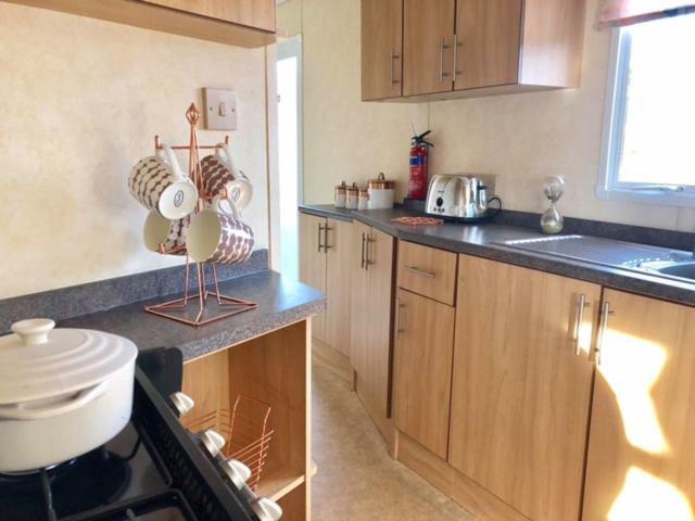 Caravan 50. Nairn Lochloy Holiday Park Exterior photo