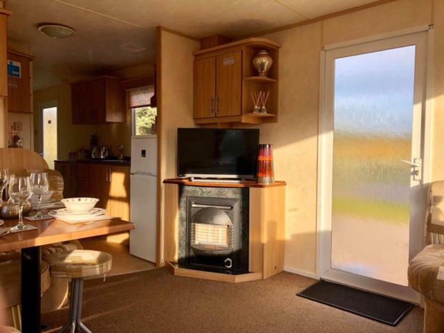 Caravan 50. Nairn Lochloy Holiday Park Exterior photo